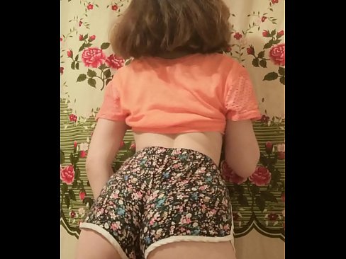 ❤️ Babe żagħżugħa sexy tqaxxir ix-xorts tagħha fuq il-kamera ️ Porno lilna ☑