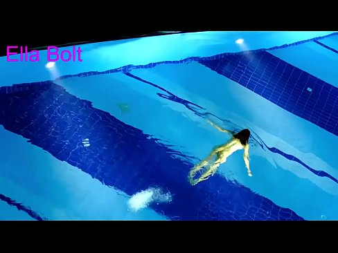 ❤️ Ma nistax nieqaf nara, blonda żagħżugħa maqbuda tgħum nuda fil-pool tar-resort ELLA BOLT ️ Porno lilna ☑